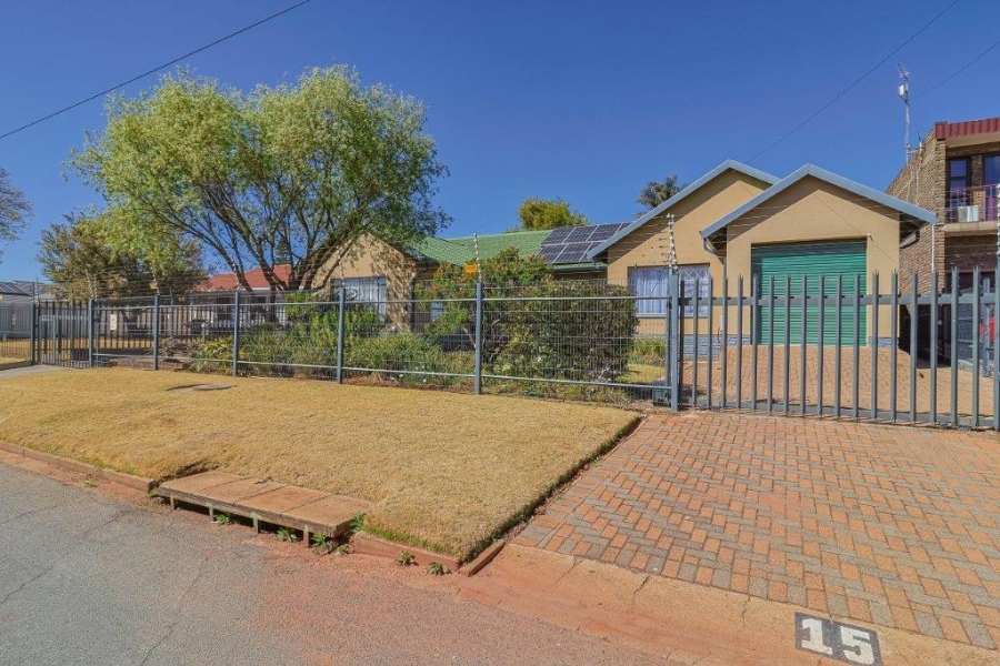 4 Bedroom Property for Sale in Rant En Dal Gauteng