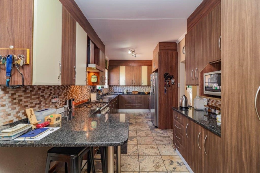 4 Bedroom Property for Sale in Rant En Dal Gauteng