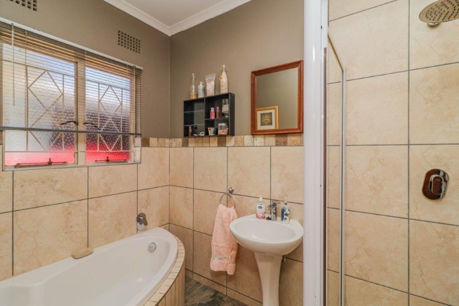 4 Bedroom Property for Sale in Rant En Dal Gauteng