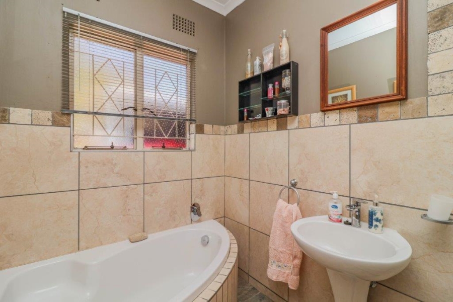 4 Bedroom Property for Sale in Rant En Dal Gauteng