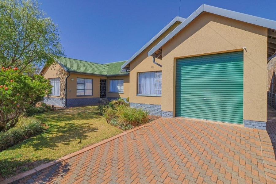 4 Bedroom Property for Sale in Rant En Dal Gauteng