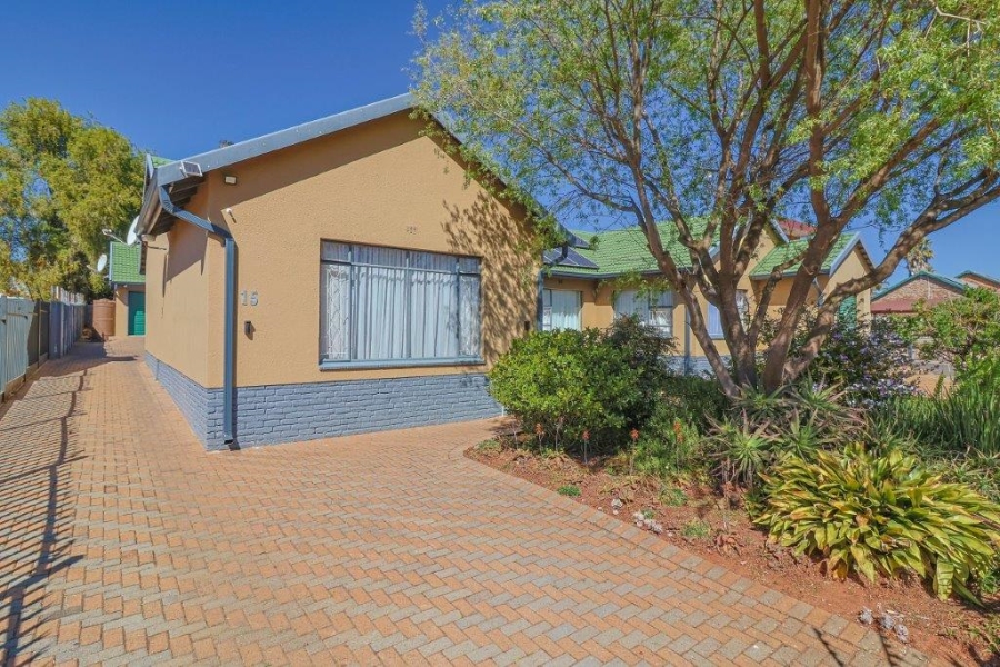 4 Bedroom Property for Sale in Rant En Dal Gauteng