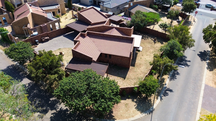 4 Bedroom Property for Sale in The Reeds Gauteng