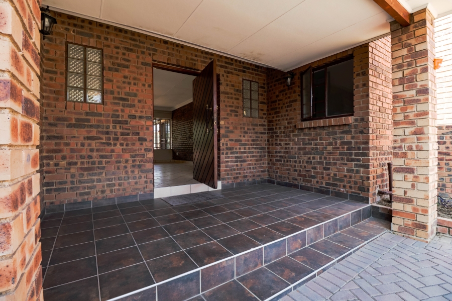 4 Bedroom Property for Sale in The Reeds Gauteng