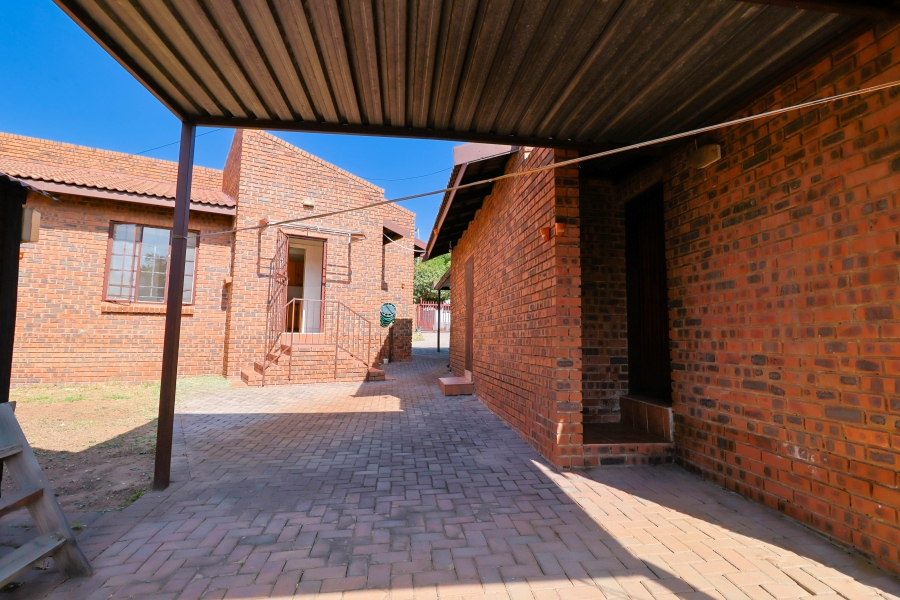 4 Bedroom Property for Sale in The Reeds Gauteng