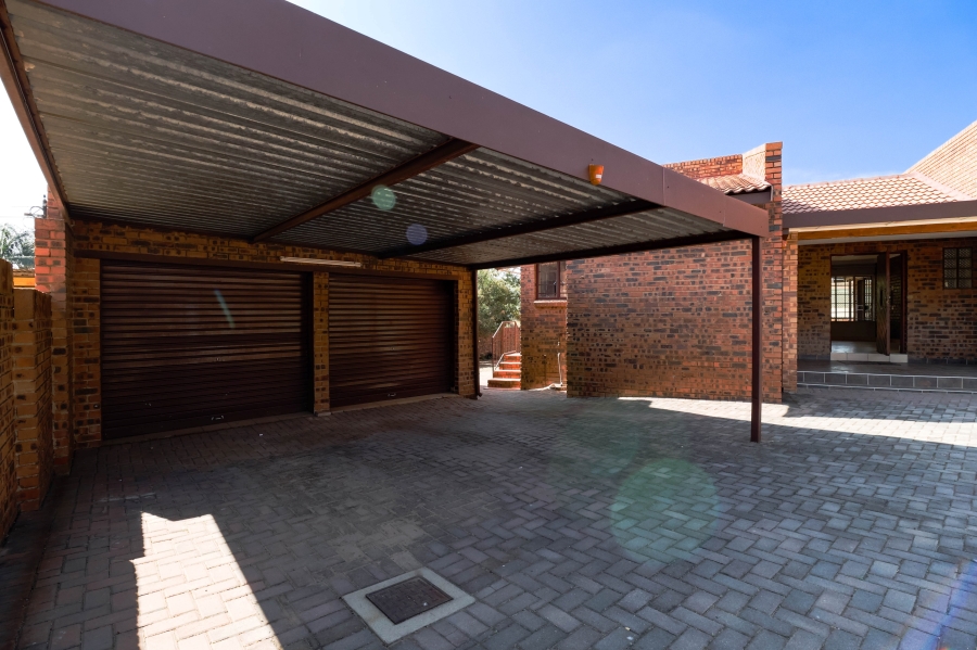 4 Bedroom Property for Sale in The Reeds Gauteng