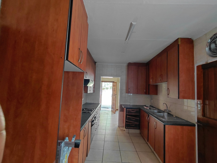 To Let 3 Bedroom Property for Rent in Birchleigh North Gauteng