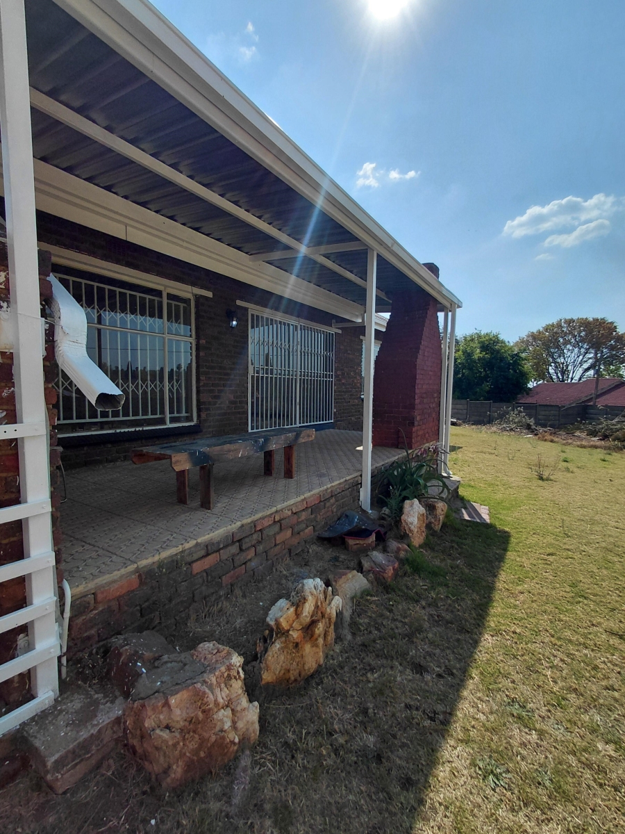 To Let 3 Bedroom Property for Rent in Birchleigh North Gauteng