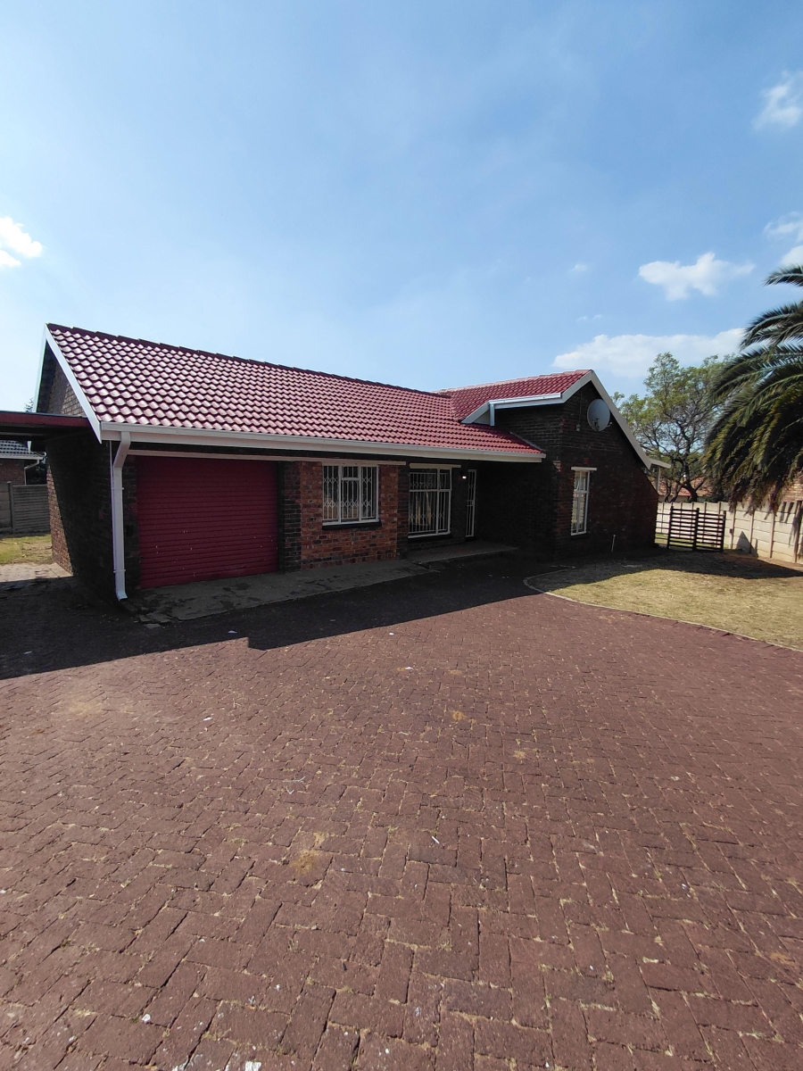 To Let 3 Bedroom Property for Rent in Birchleigh North Gauteng