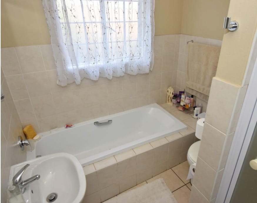 2 Bedroom Property for Sale in North Riding Gauteng