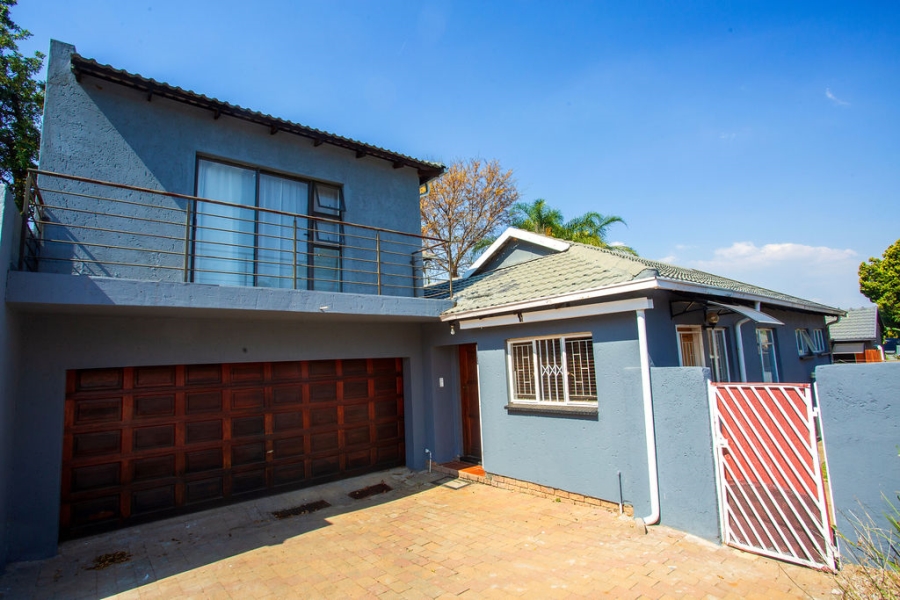 6 Bedroom Property for Sale in Noordwyk Gauteng