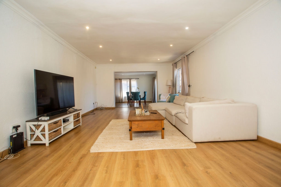 6 Bedroom Property for Sale in Noordwyk Gauteng