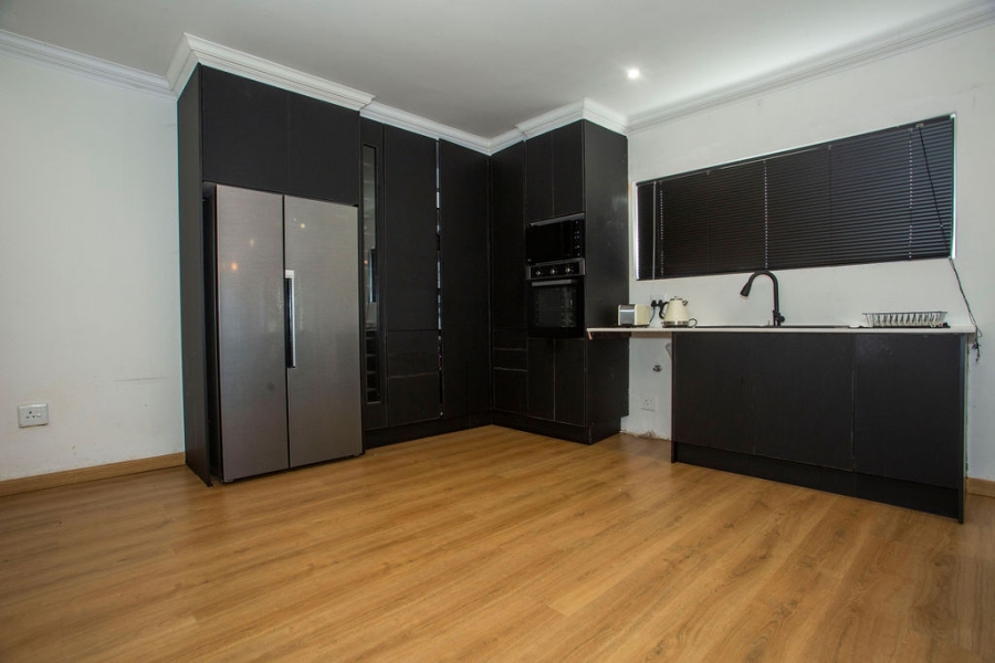 6 Bedroom Property for Sale in Noordwyk Gauteng