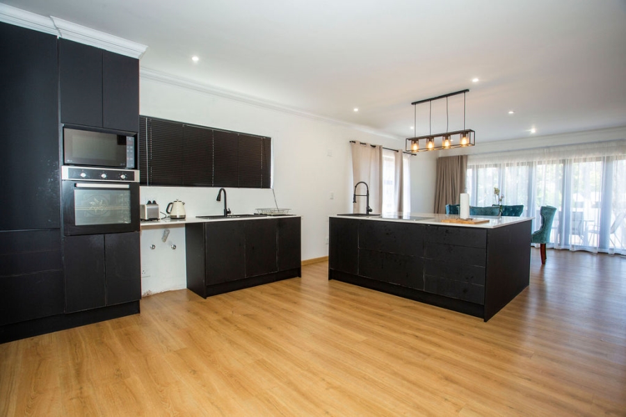 6 Bedroom Property for Sale in Noordwyk Gauteng