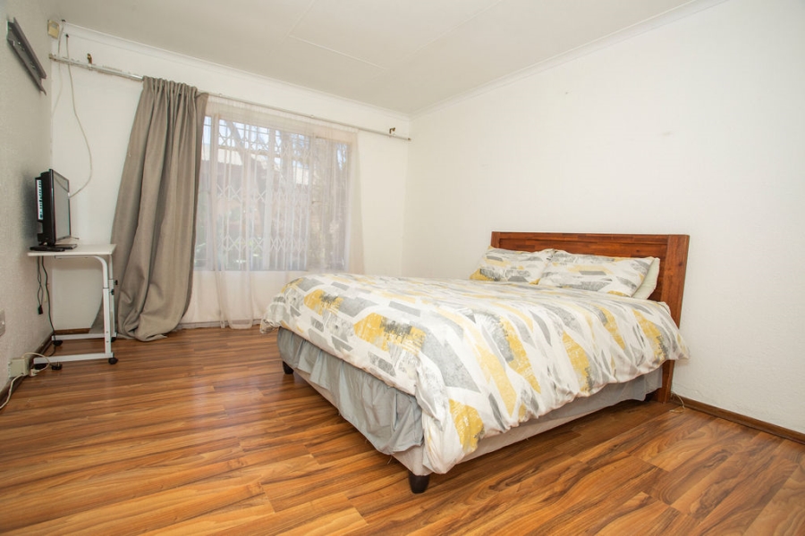6 Bedroom Property for Sale in Noordwyk Gauteng
