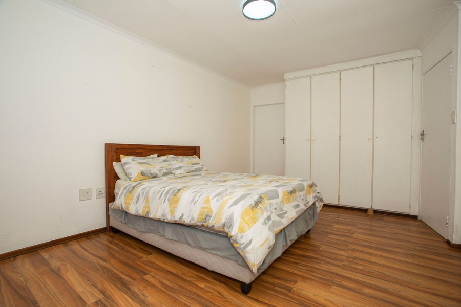 6 Bedroom Property for Sale in Noordwyk Gauteng