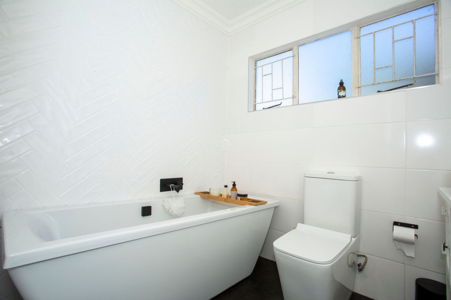 6 Bedroom Property for Sale in Noordwyk Gauteng