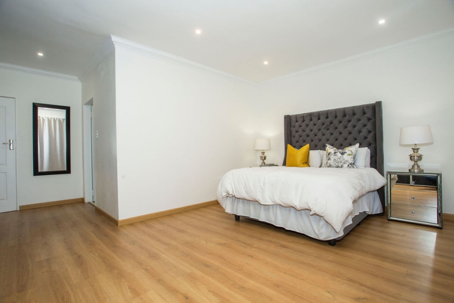 6 Bedroom Property for Sale in Noordwyk Gauteng