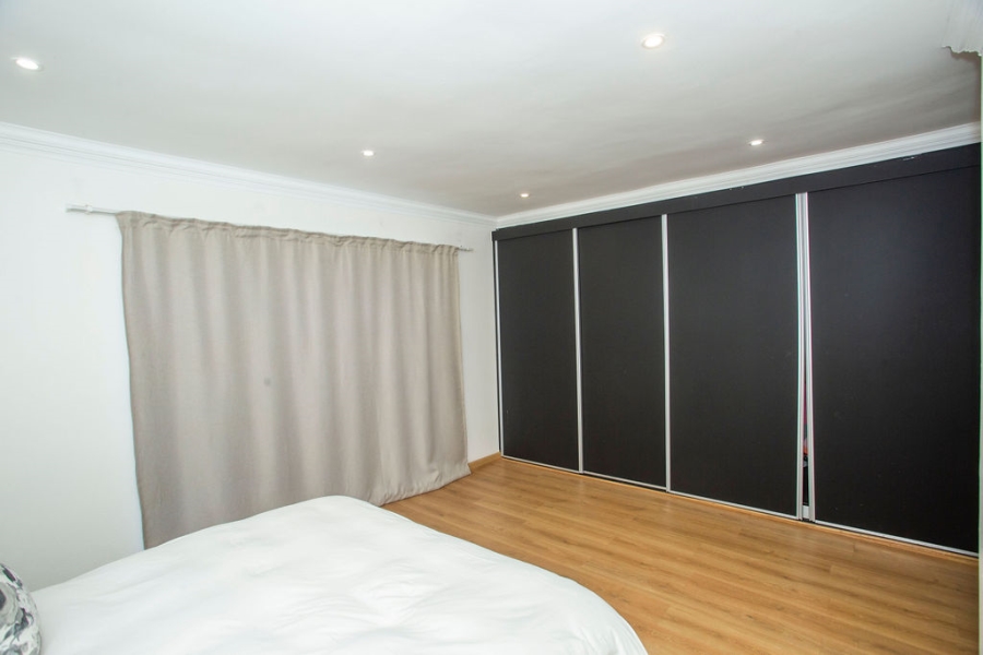6 Bedroom Property for Sale in Noordwyk Gauteng