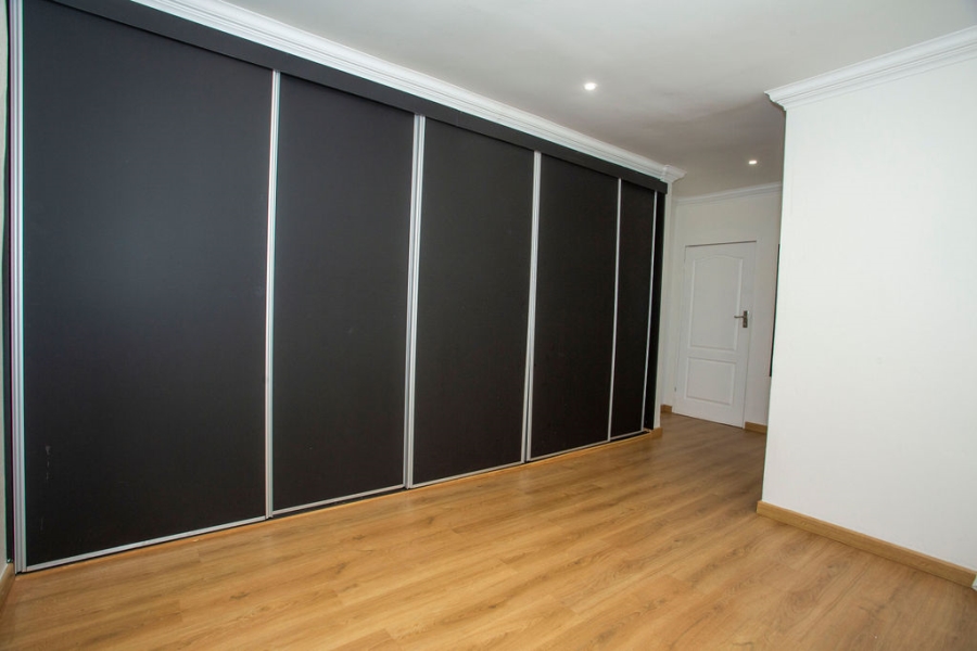 6 Bedroom Property for Sale in Noordwyk Gauteng