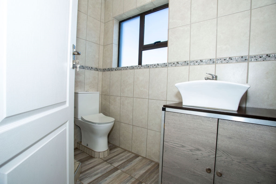 6 Bedroom Property for Sale in Noordwyk Gauteng