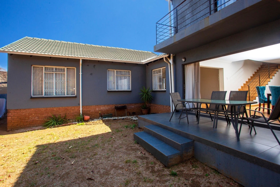 6 Bedroom Property for Sale in Noordwyk Gauteng