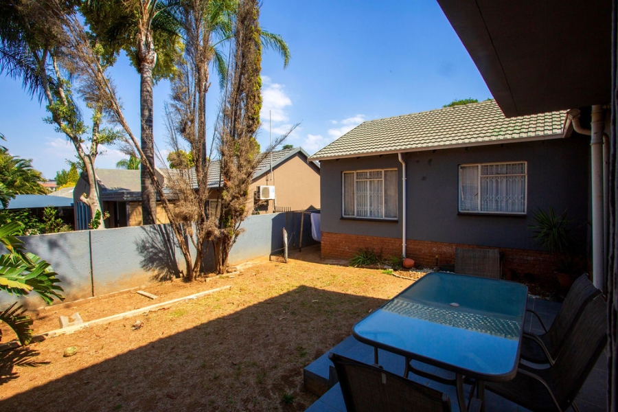 6 Bedroom Property for Sale in Noordwyk Gauteng