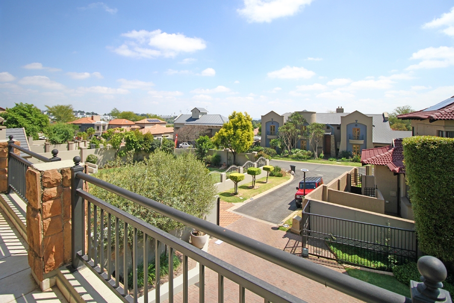 3 Bedroom Property for Sale in Greenstone Hill Gauteng