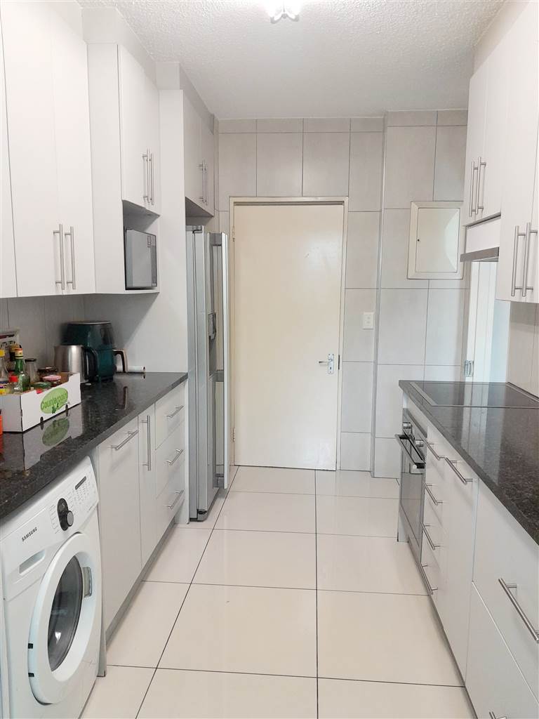 To Let 3 Bedroom Property for Rent in Sandhurst Gauteng
