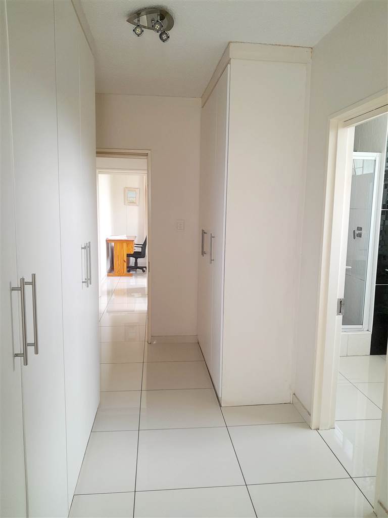 To Let 3 Bedroom Property for Rent in Sandhurst Gauteng