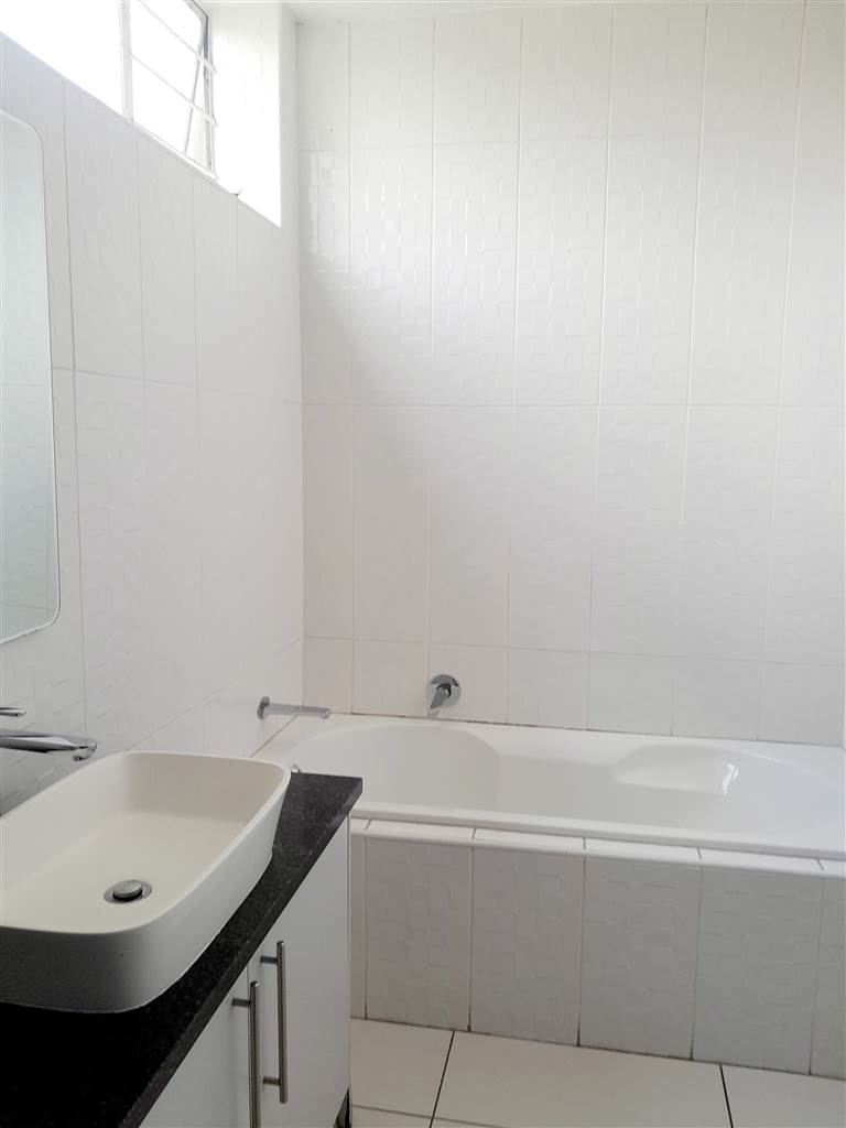 To Let 3 Bedroom Property for Rent in Sandhurst Gauteng