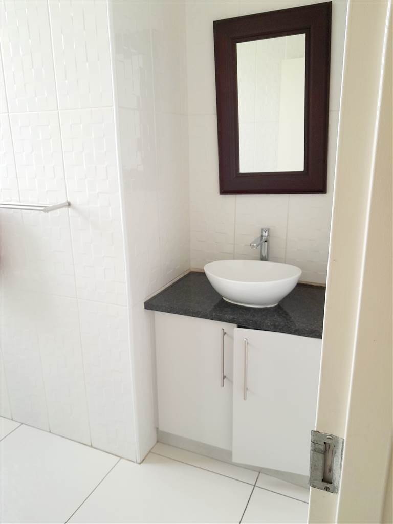 To Let 3 Bedroom Property for Rent in Sandhurst Gauteng