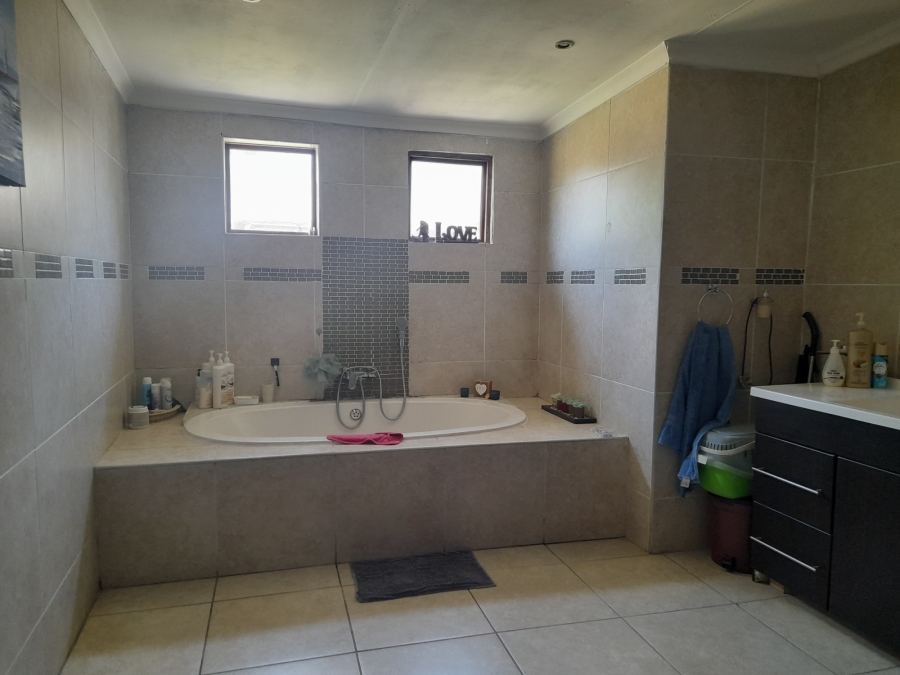 3 Bedroom Property for Sale in Brackenhurst Gauteng