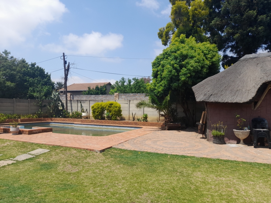 3 Bedroom Property for Sale in Brackenhurst Gauteng