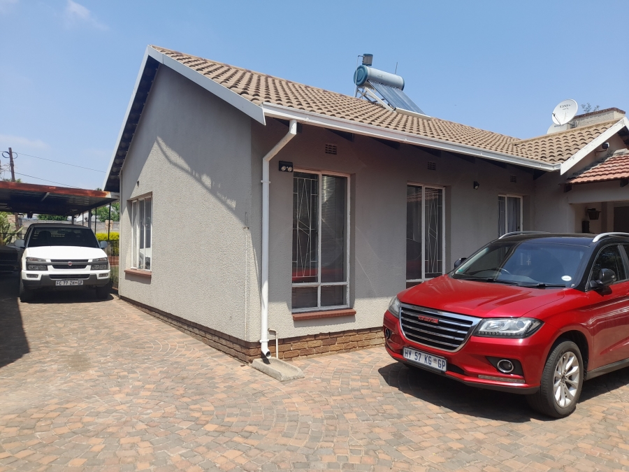 3 Bedroom Property for Sale in Brackenhurst Gauteng