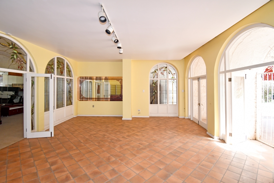6 Bedroom Property for Sale in Dunkeld Gauteng
