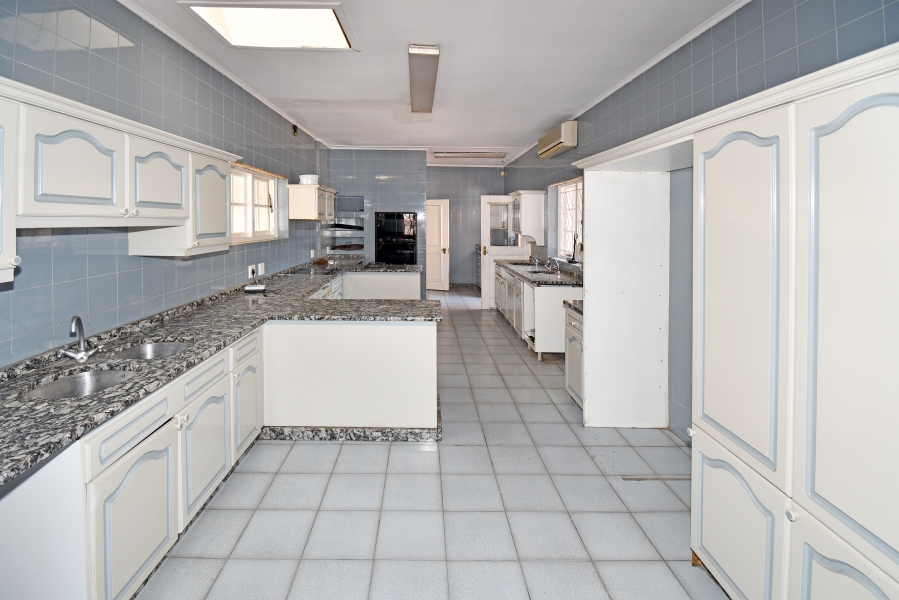 6 Bedroom Property for Sale in Dunkeld Gauteng