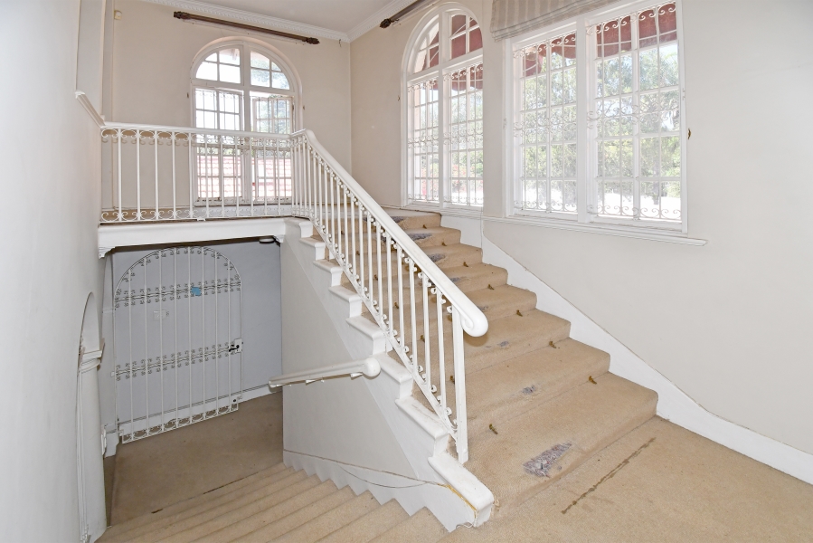 6 Bedroom Property for Sale in Dunkeld Gauteng