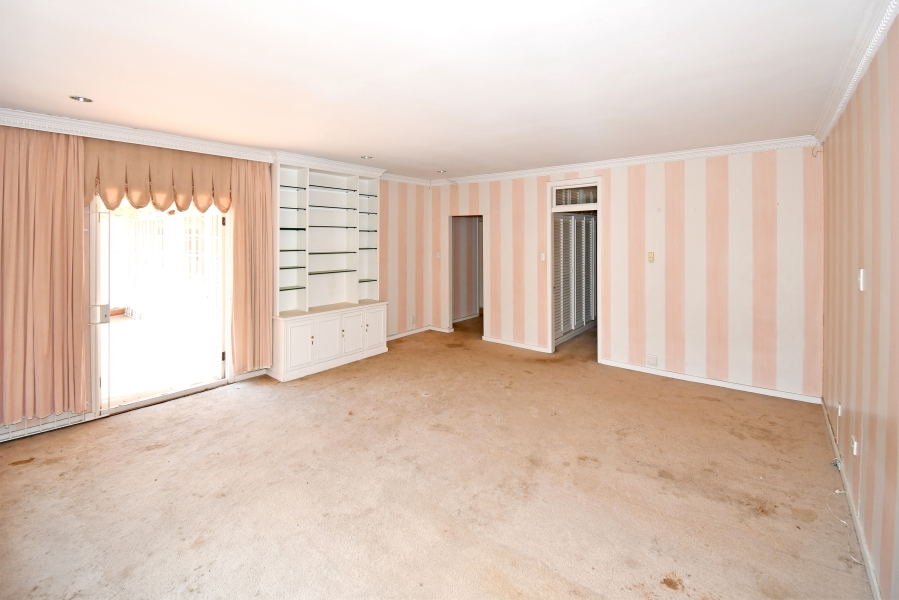 6 Bedroom Property for Sale in Dunkeld Gauteng