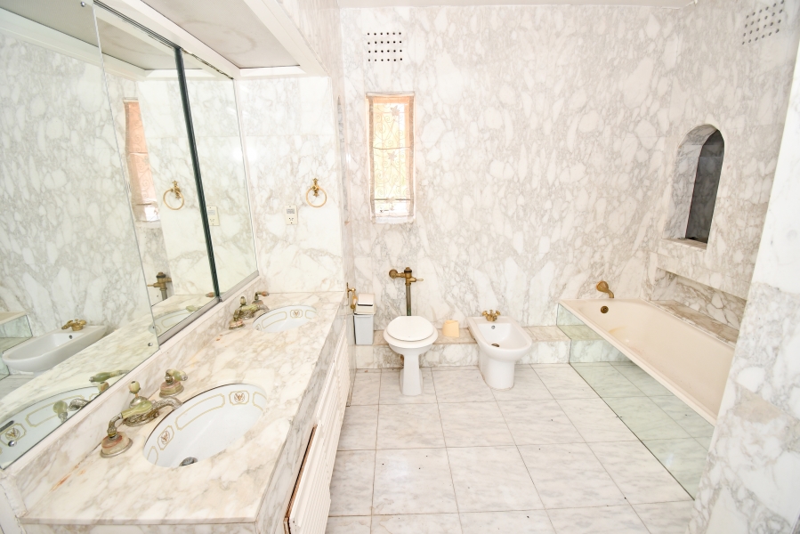 6 Bedroom Property for Sale in Dunkeld Gauteng