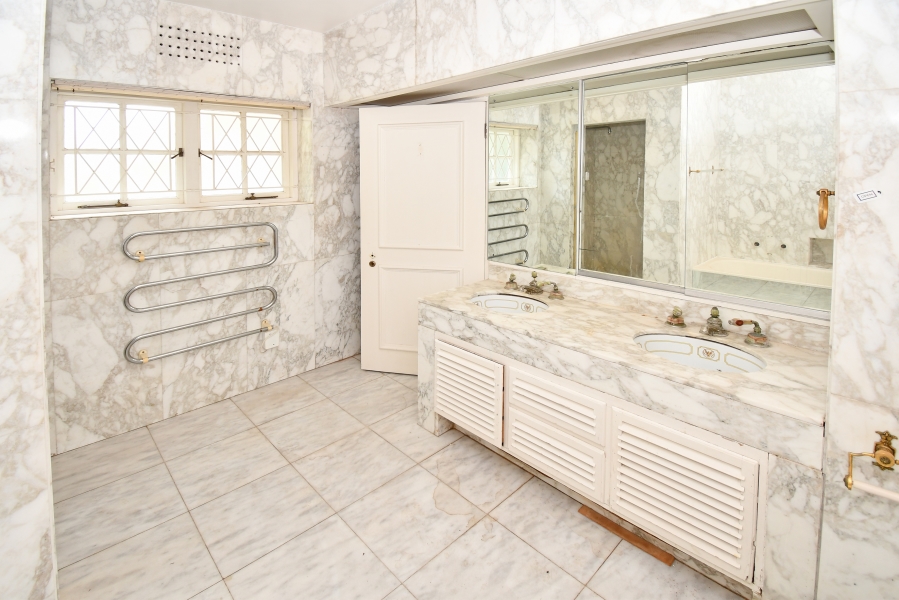 6 Bedroom Property for Sale in Dunkeld Gauteng