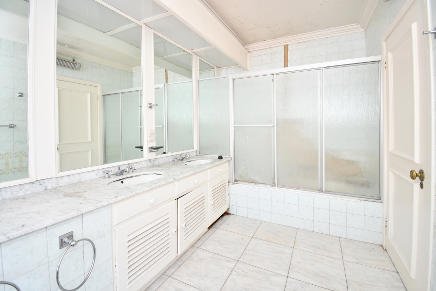 6 Bedroom Property for Sale in Dunkeld Gauteng