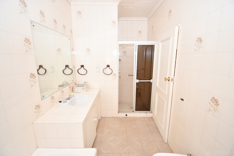 6 Bedroom Property for Sale in Dunkeld Gauteng