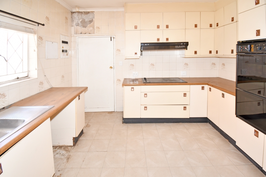 6 Bedroom Property for Sale in Dunkeld Gauteng