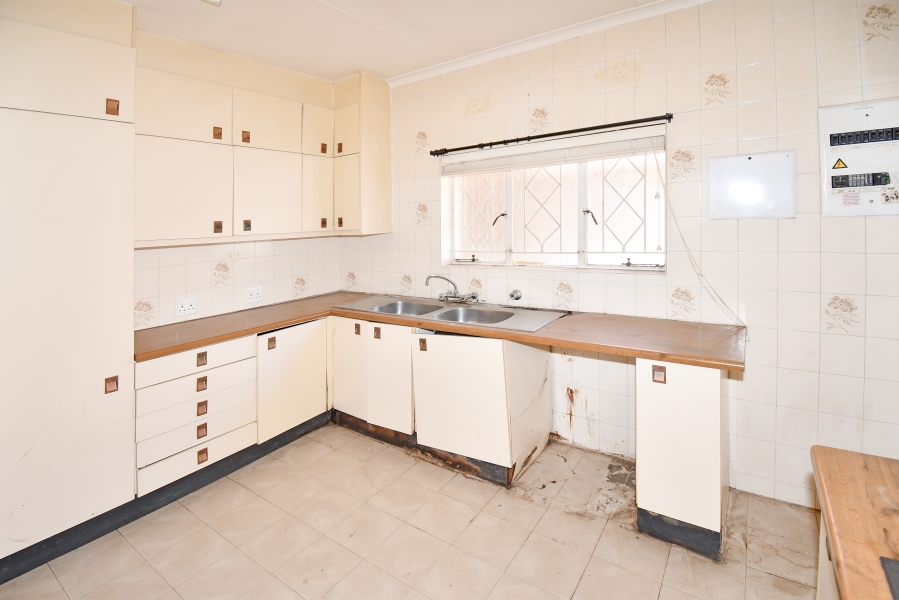 6 Bedroom Property for Sale in Dunkeld Gauteng