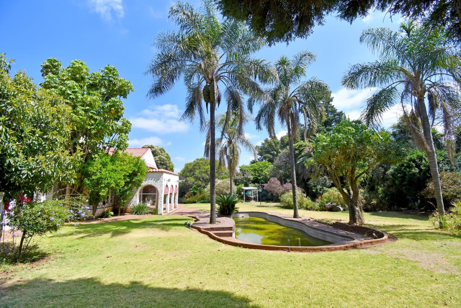 6 Bedroom Property for Sale in Dunkeld Gauteng