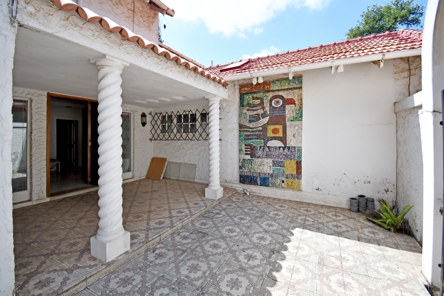 6 Bedroom Property for Sale in Dunkeld Gauteng