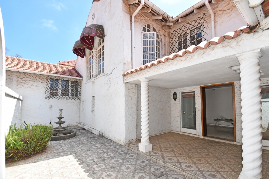 6 Bedroom Property for Sale in Dunkeld Gauteng