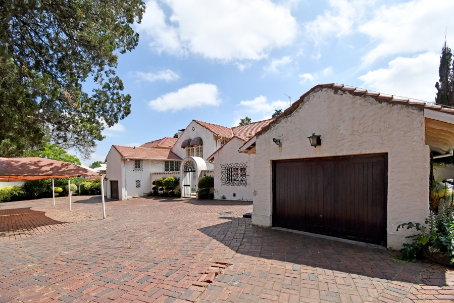 6 Bedroom Property for Sale in Dunkeld Gauteng