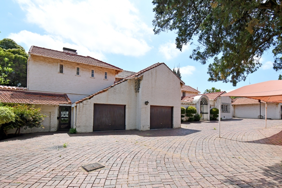 6 Bedroom Property for Sale in Dunkeld Gauteng